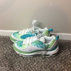 Women’s air max 98 SE size 7